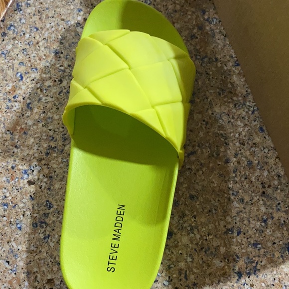 Brand new soulful green size 8 slides - Picture 2 of 3